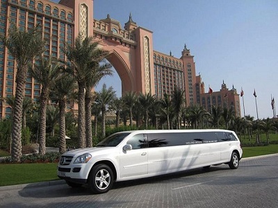 Read more about the article Explore the vast beauty of Dubai on a luxurious limousine