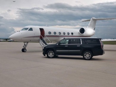 Read more about the article Benefits Of Hiring The Services Of Limousine Company